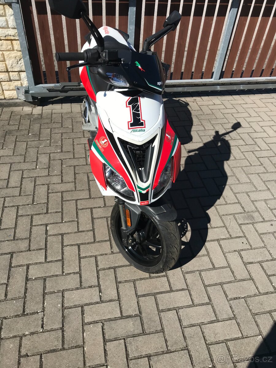 Prodám skútr Aprilia SR 50 R r.v.2012.