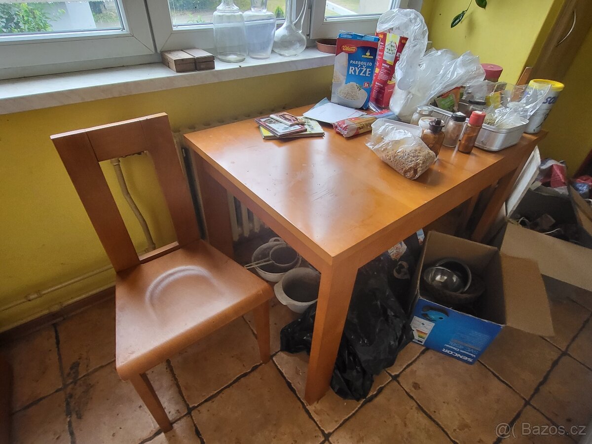 Kuchyňský stůl