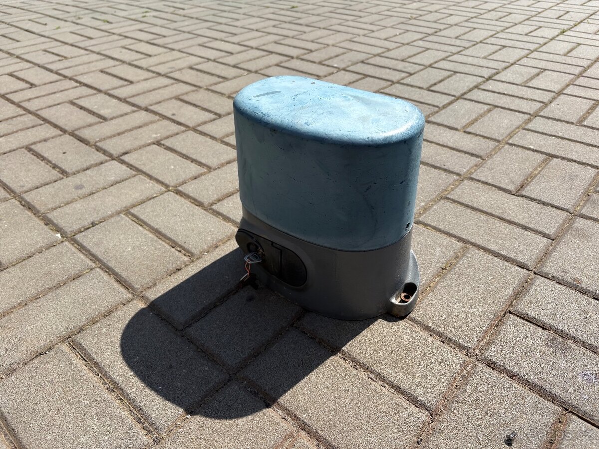 Pohon posuvné brány Nice RO1000