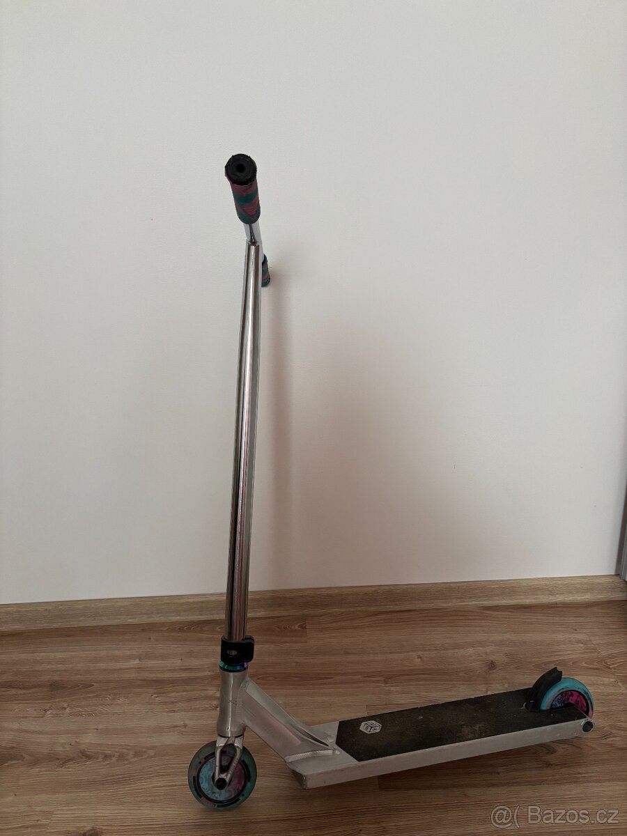 Prodám freestyle koloběžku custom build