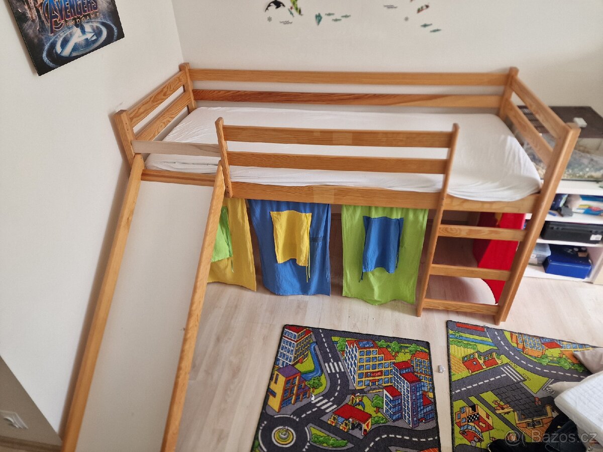 Zvýšená dětská postel se skluzavkou