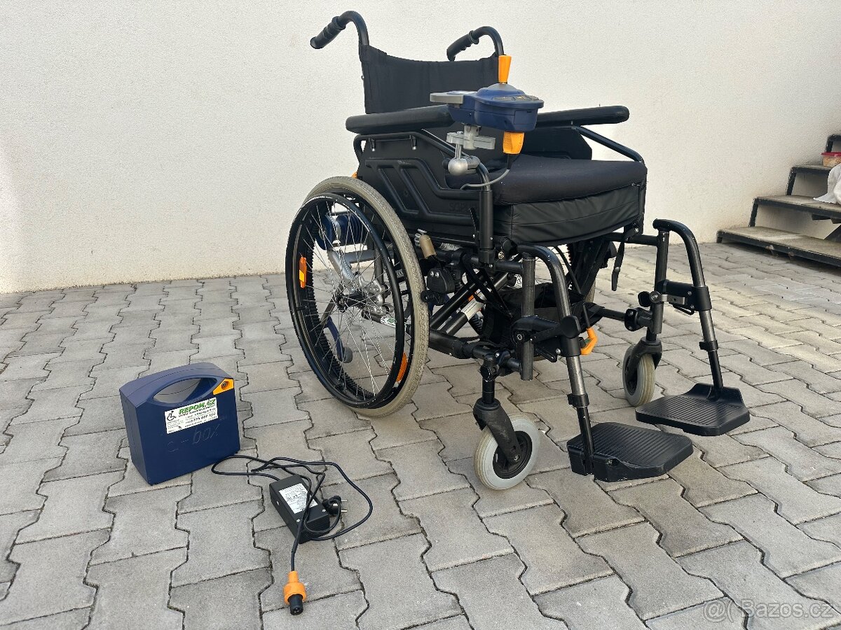 Elektrický skládací invalidní vozík.