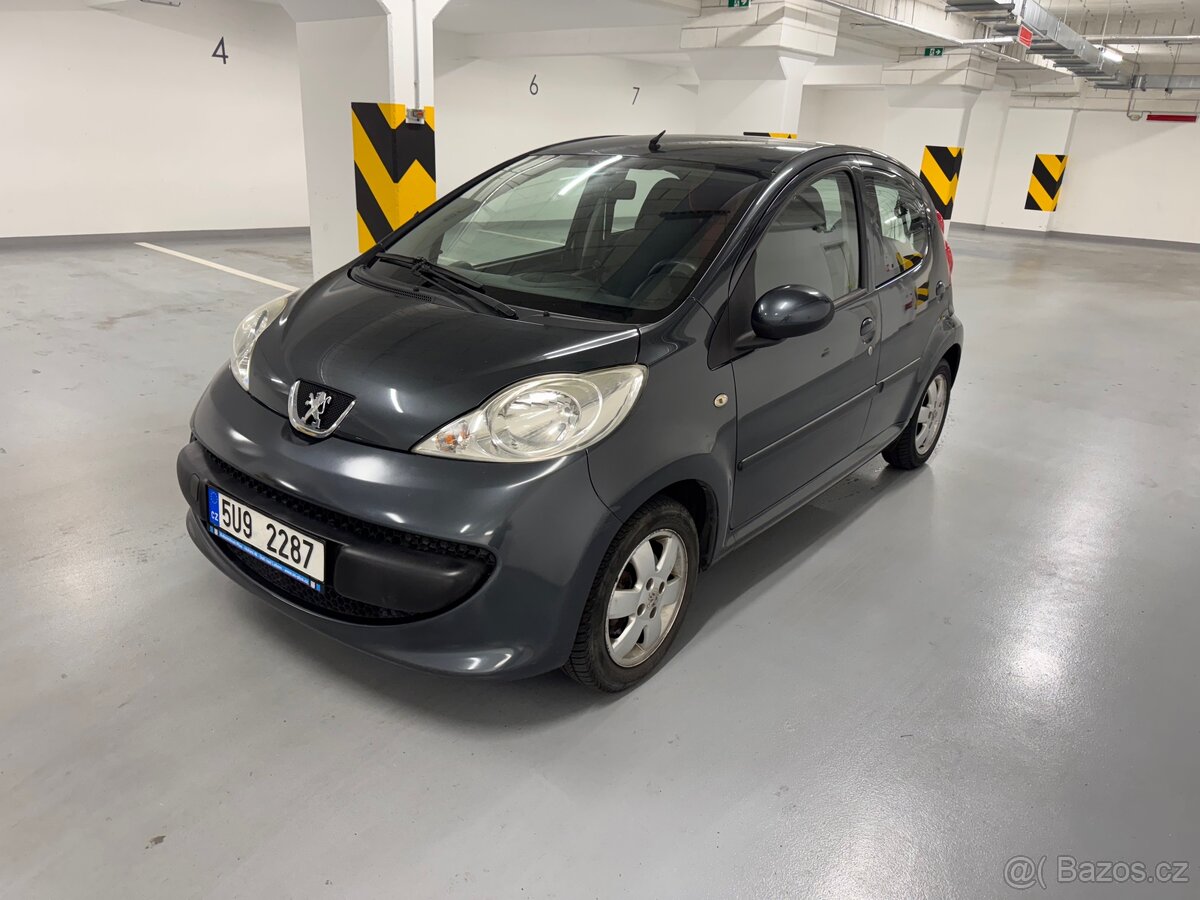 Peugeot 107, r. 2006, jen 88000 km, klimatizace