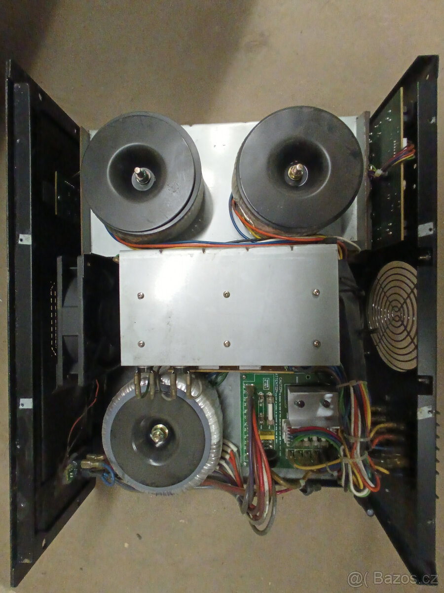 Zesilovače Bosch PLENA a Phonic ICON 300