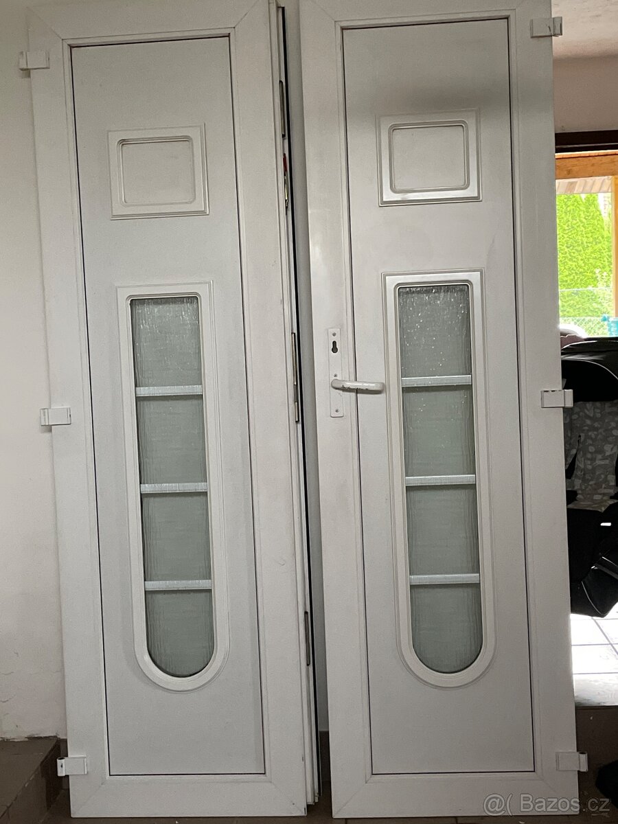 Dvoukřídlé plastové dveře