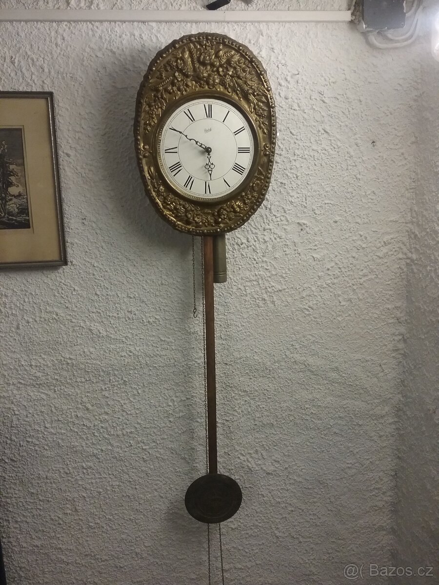 Staré dvouzavažové řetízkové hodiny