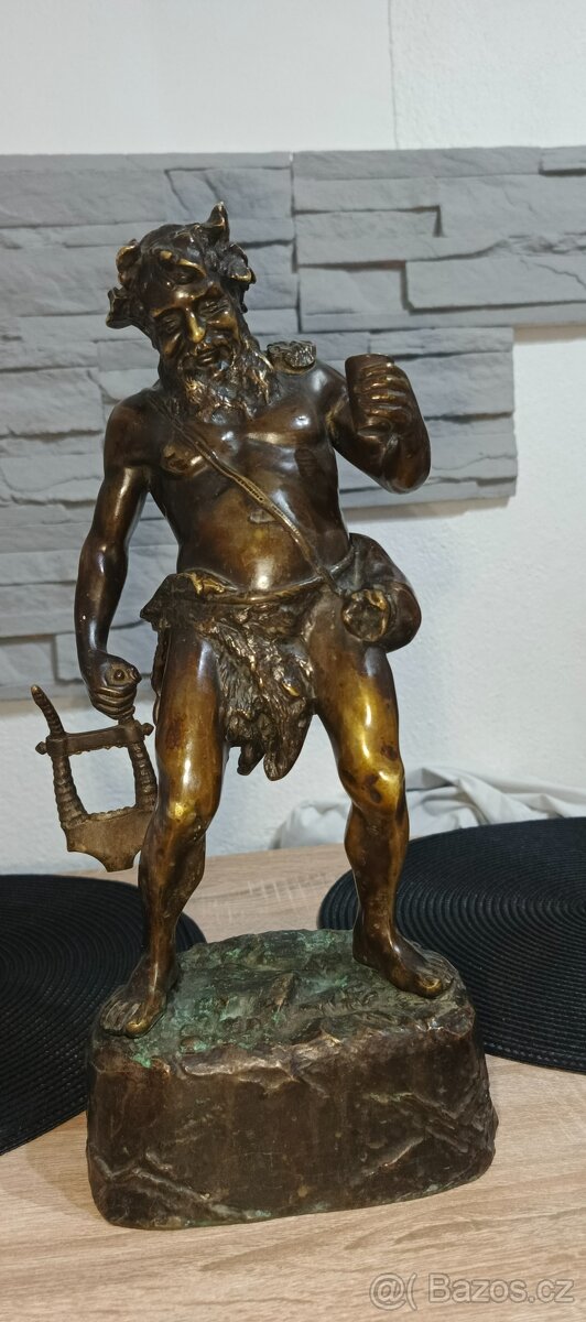 Bronzova socha brose