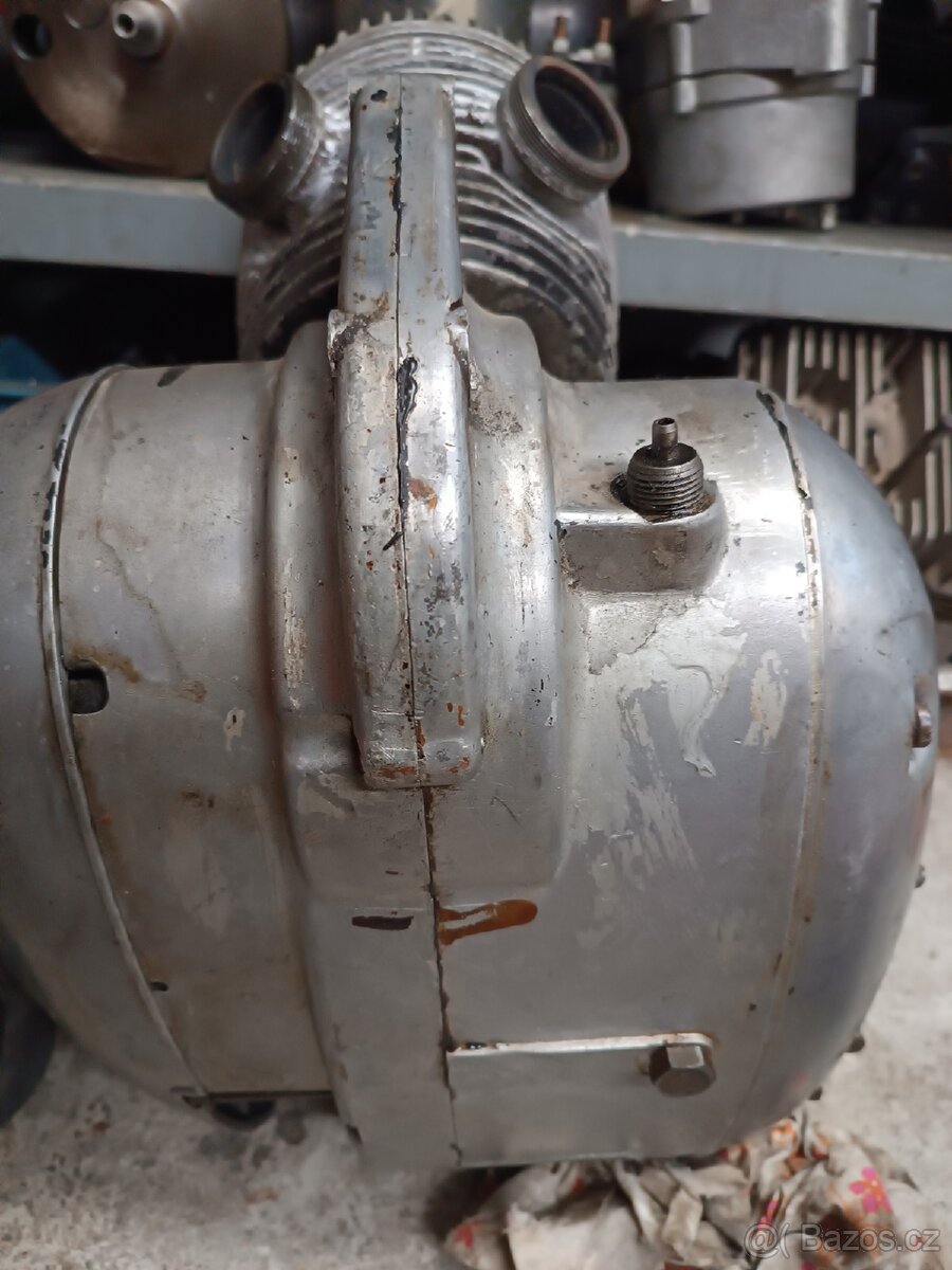 Motor Jawa 250 kyvačka
