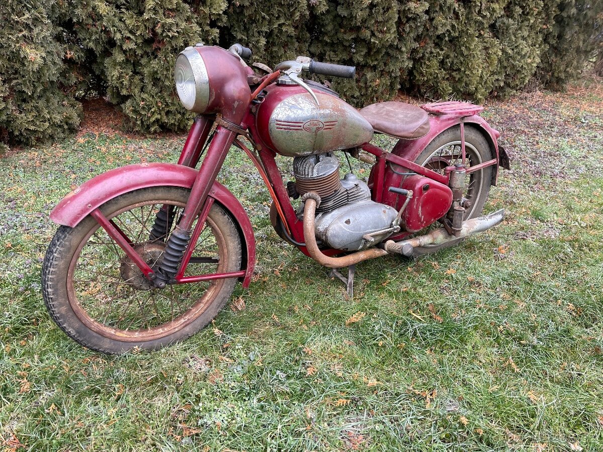 Jawa 250 Pérák