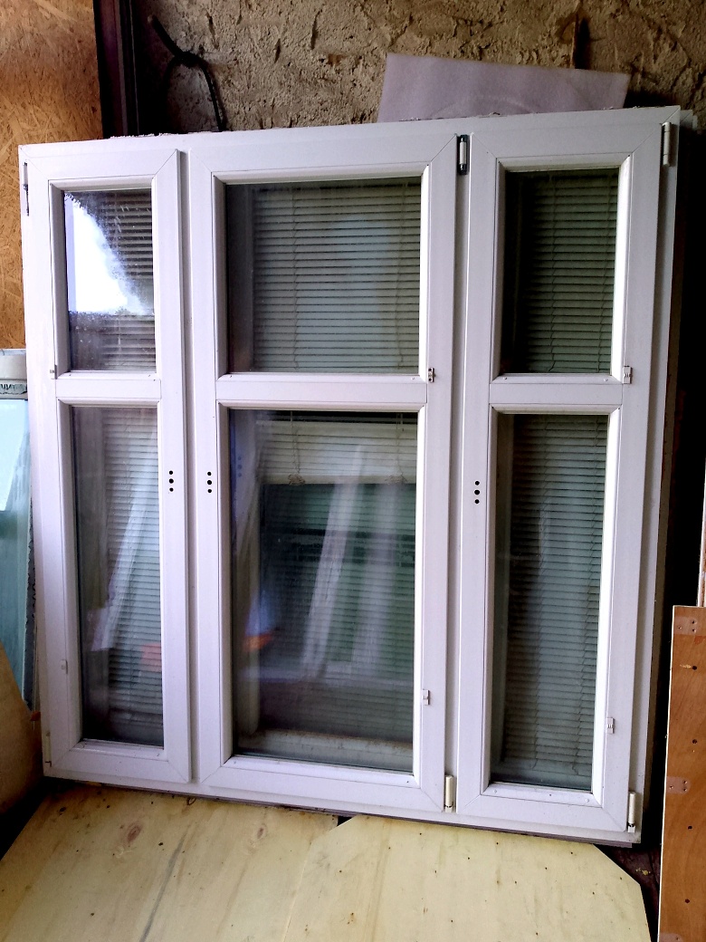 3 velká plastová okna, doprava