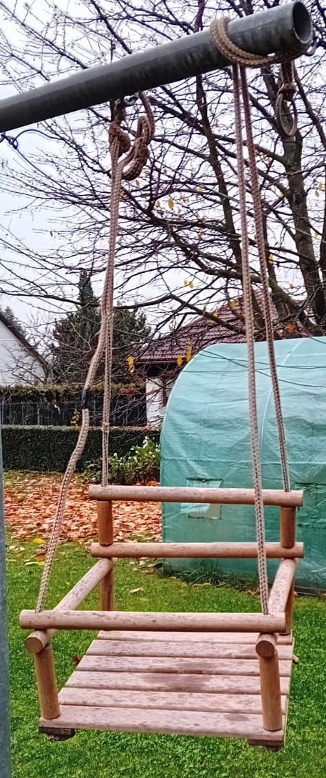 Dětská dřevěná houpačka