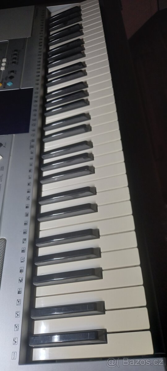 Klávesy Yamaha PSR E323 + polohovací stojan