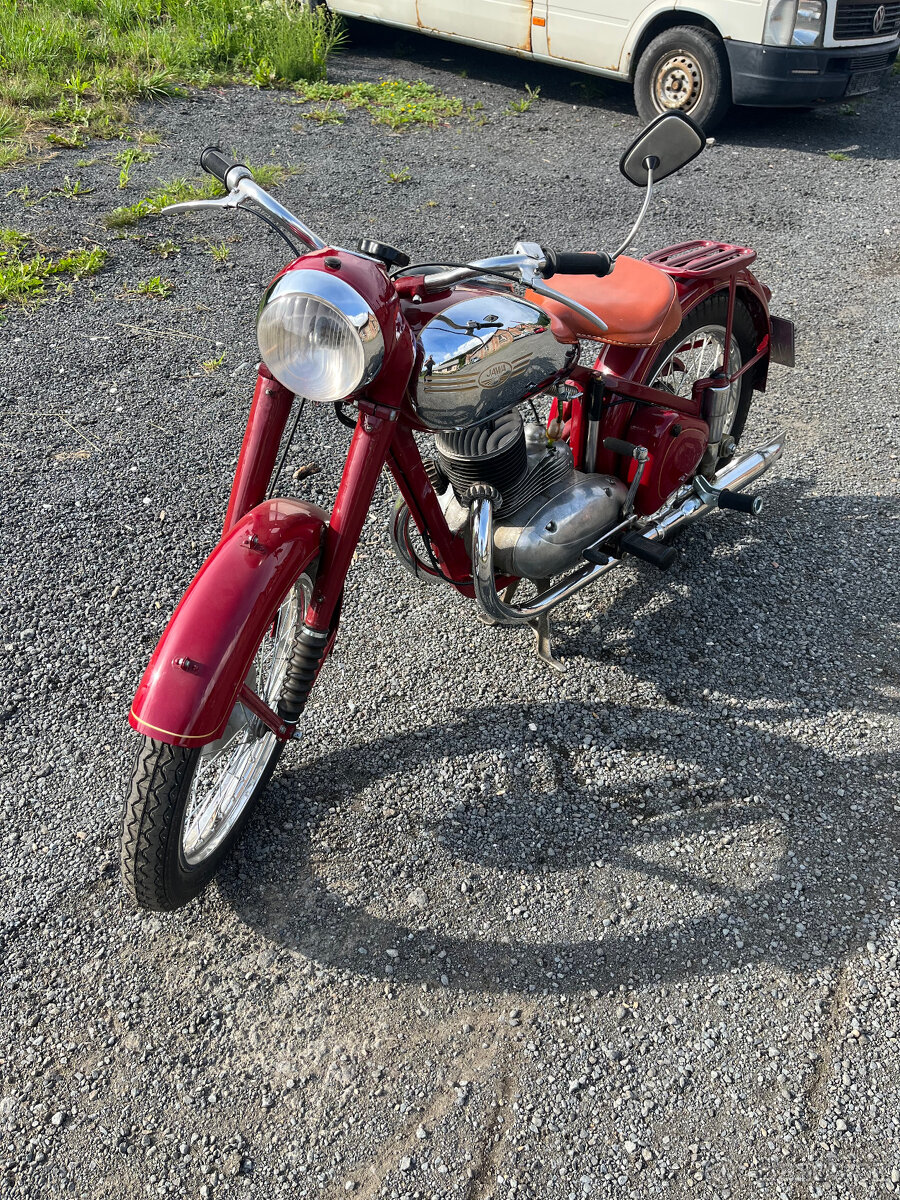 Jawa 250 Pérák
