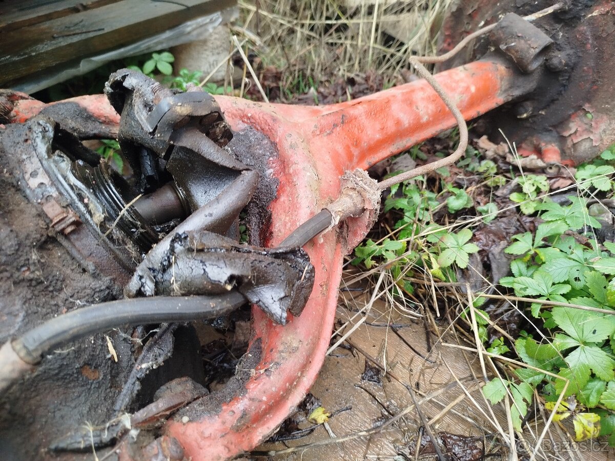 Škoda 440 první Spartak diferenciál plechové rameno rarita