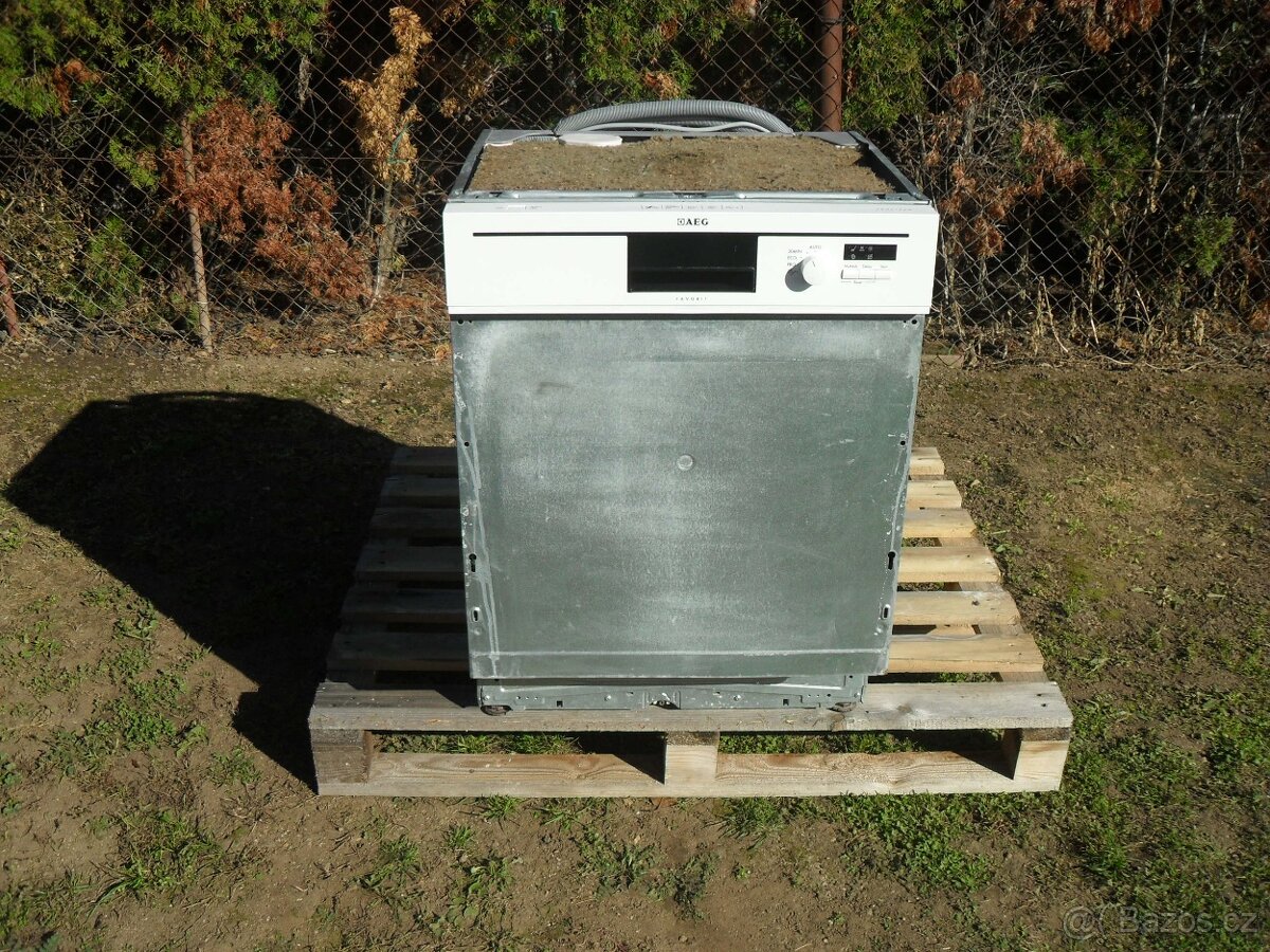 VESTAVNÁ MYČKA AEG,BÍLÝ PANEL,LCD,IKONY,tř.A.,XXL