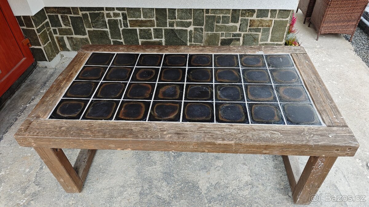 Masivní stůl ze starých trámu