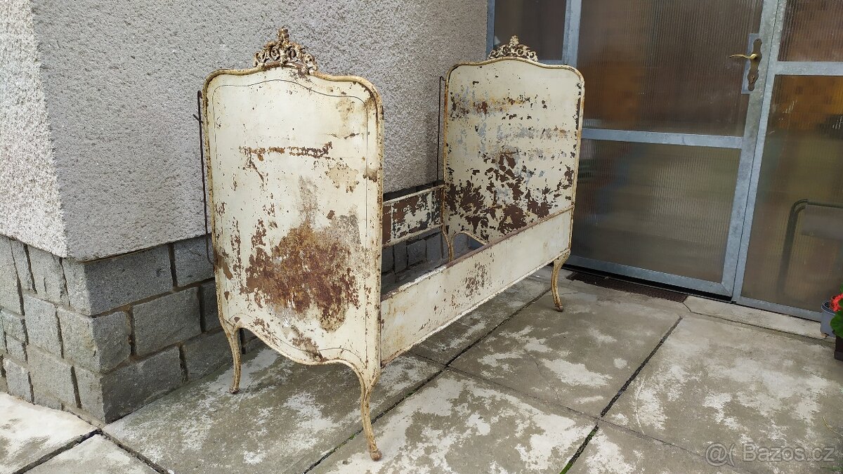 Plechová dětská postýlka