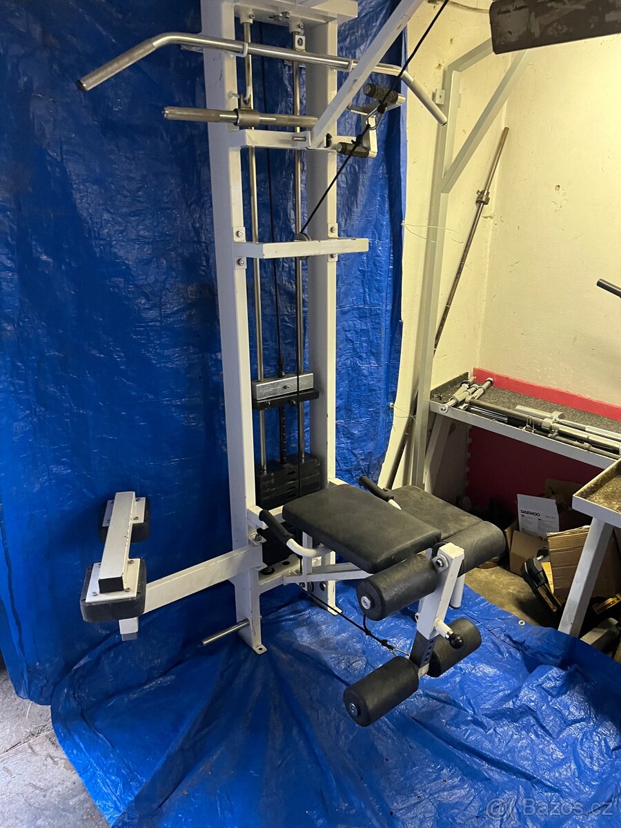 Multifunkční profi posilovací stroj-věž