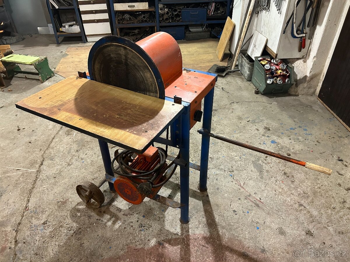 talířová bruska+pás smirkového papíru