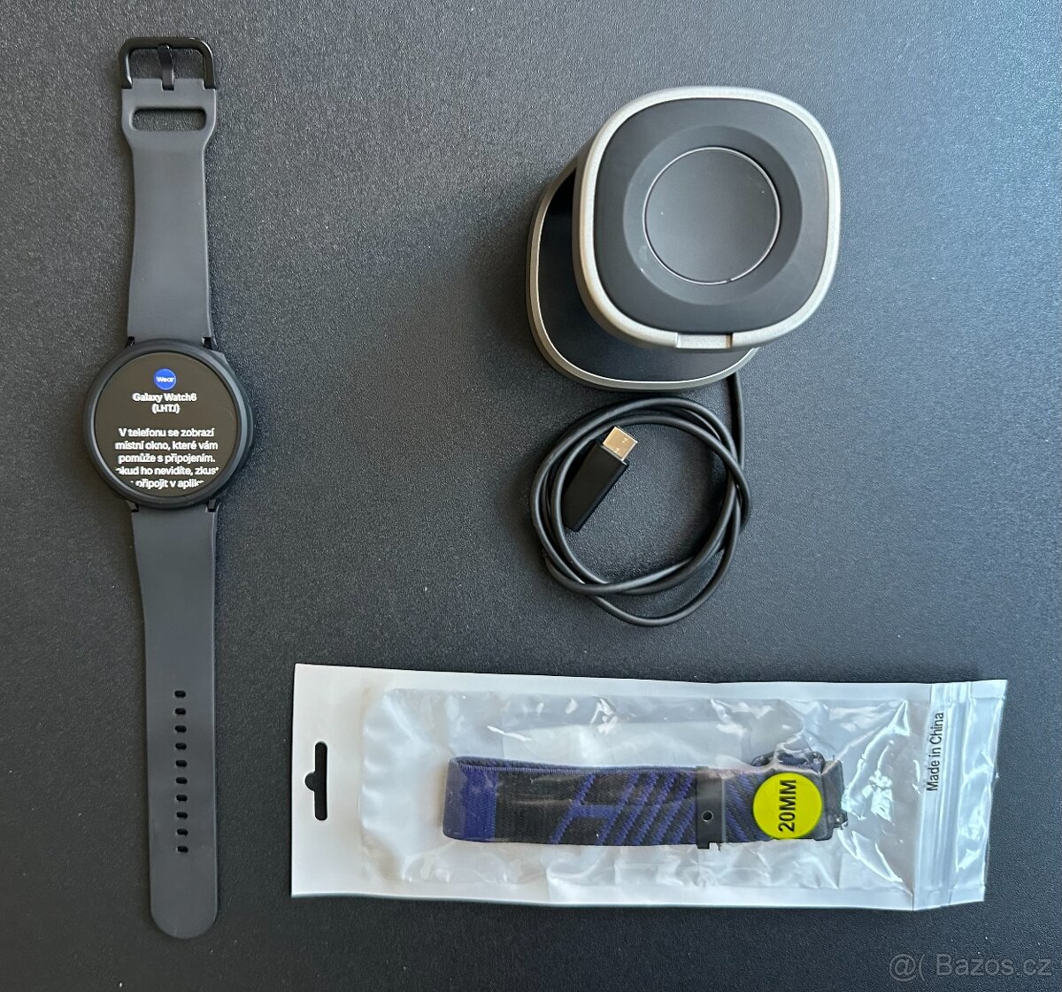 Samsung Galaxy Watch 6 / 44mm / Bez škrábanců.