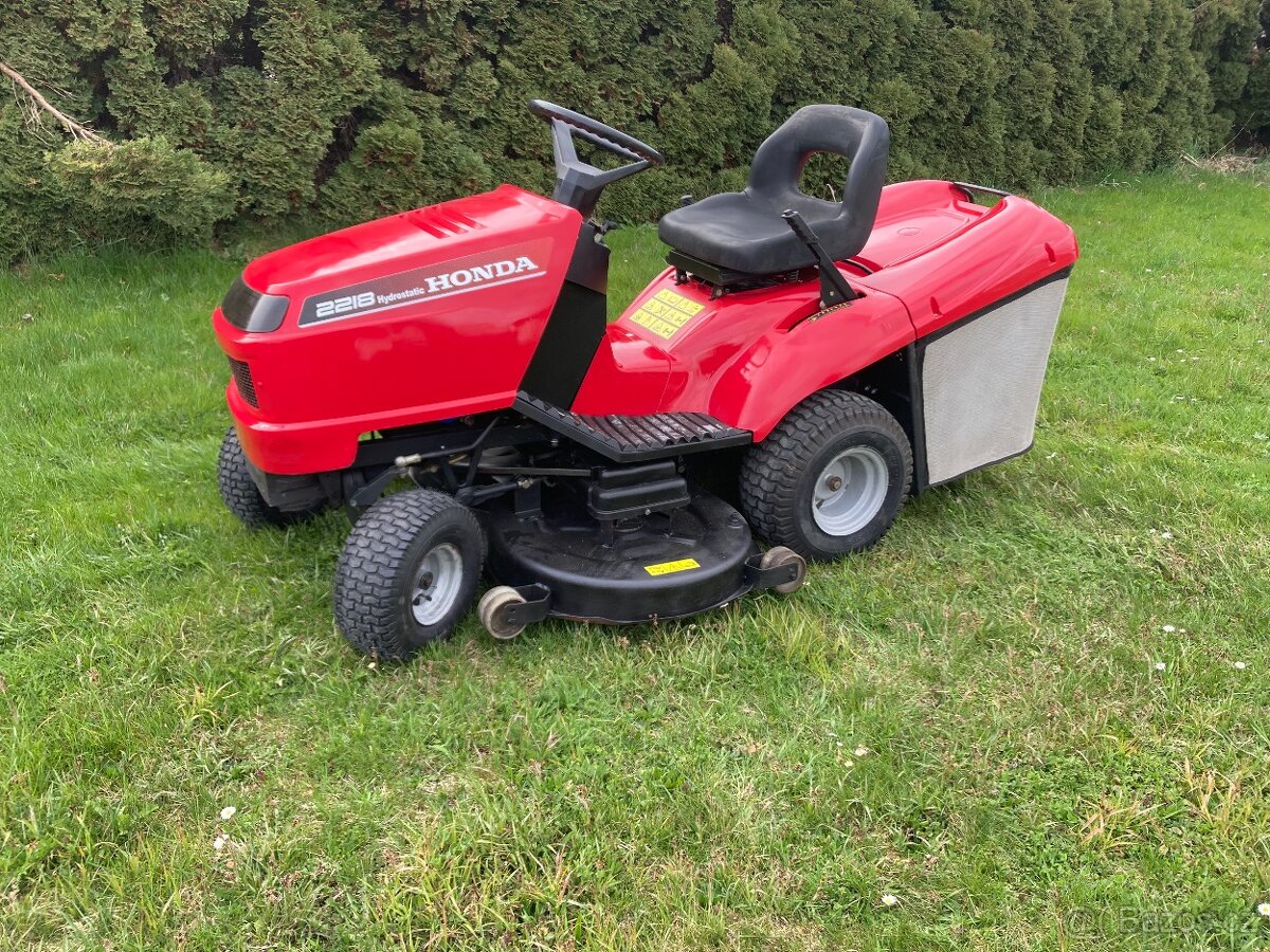 Zahradní traktor Honda 2218