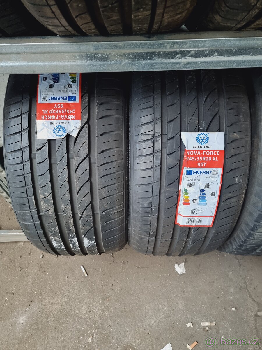 245/35R20