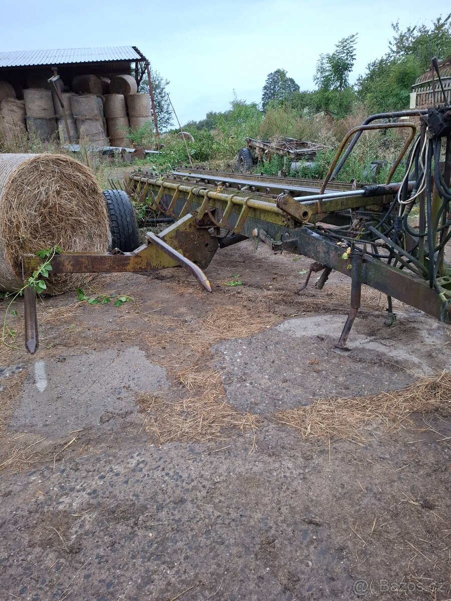 sběrák na balíky