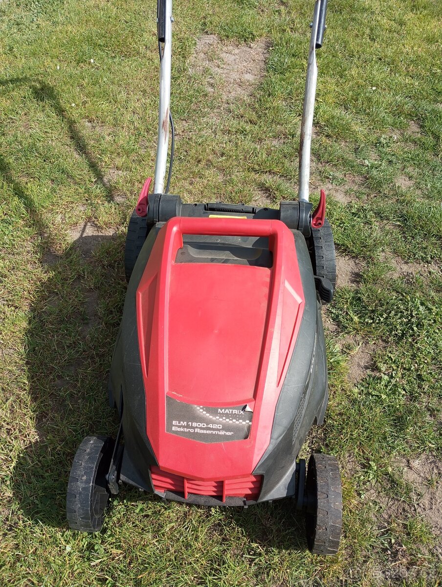 Elektrická sekačka 1800 W