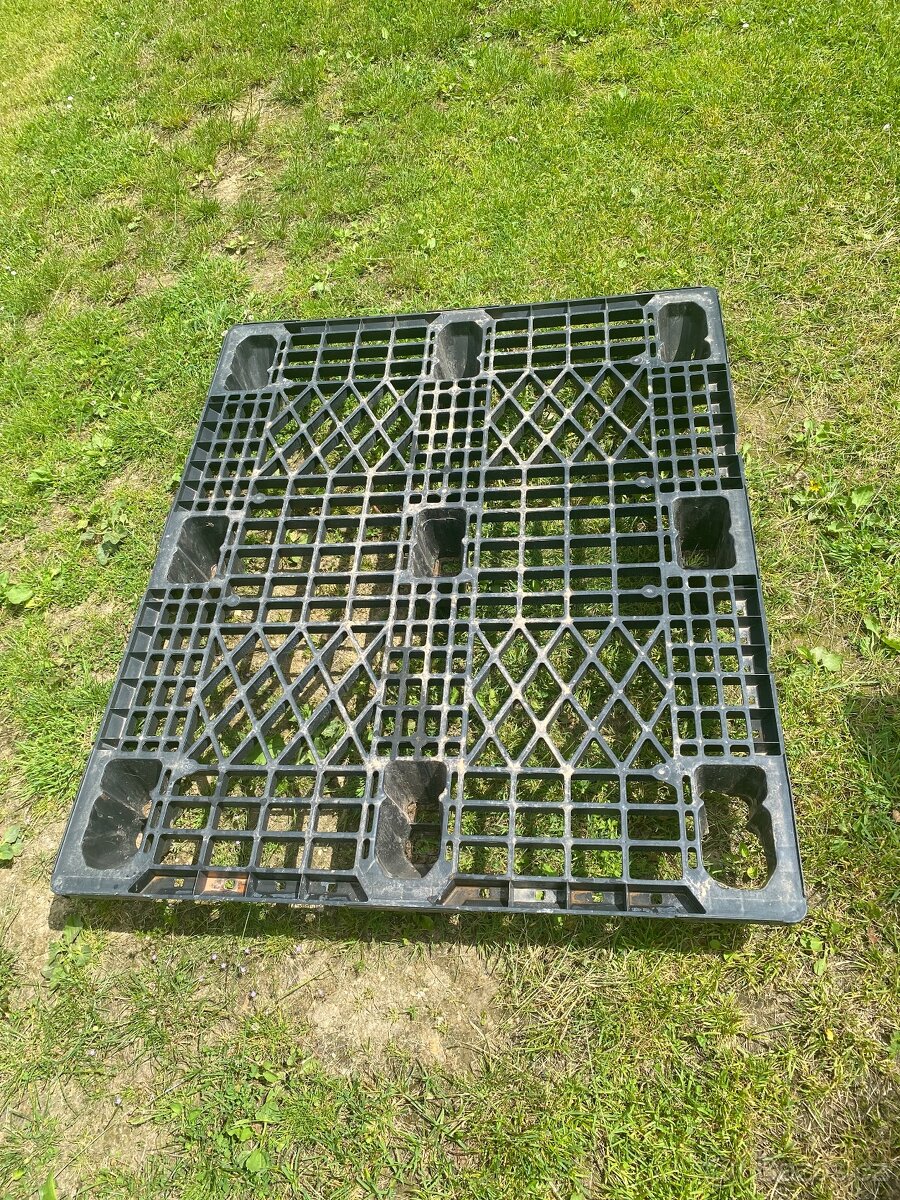 plastové palety