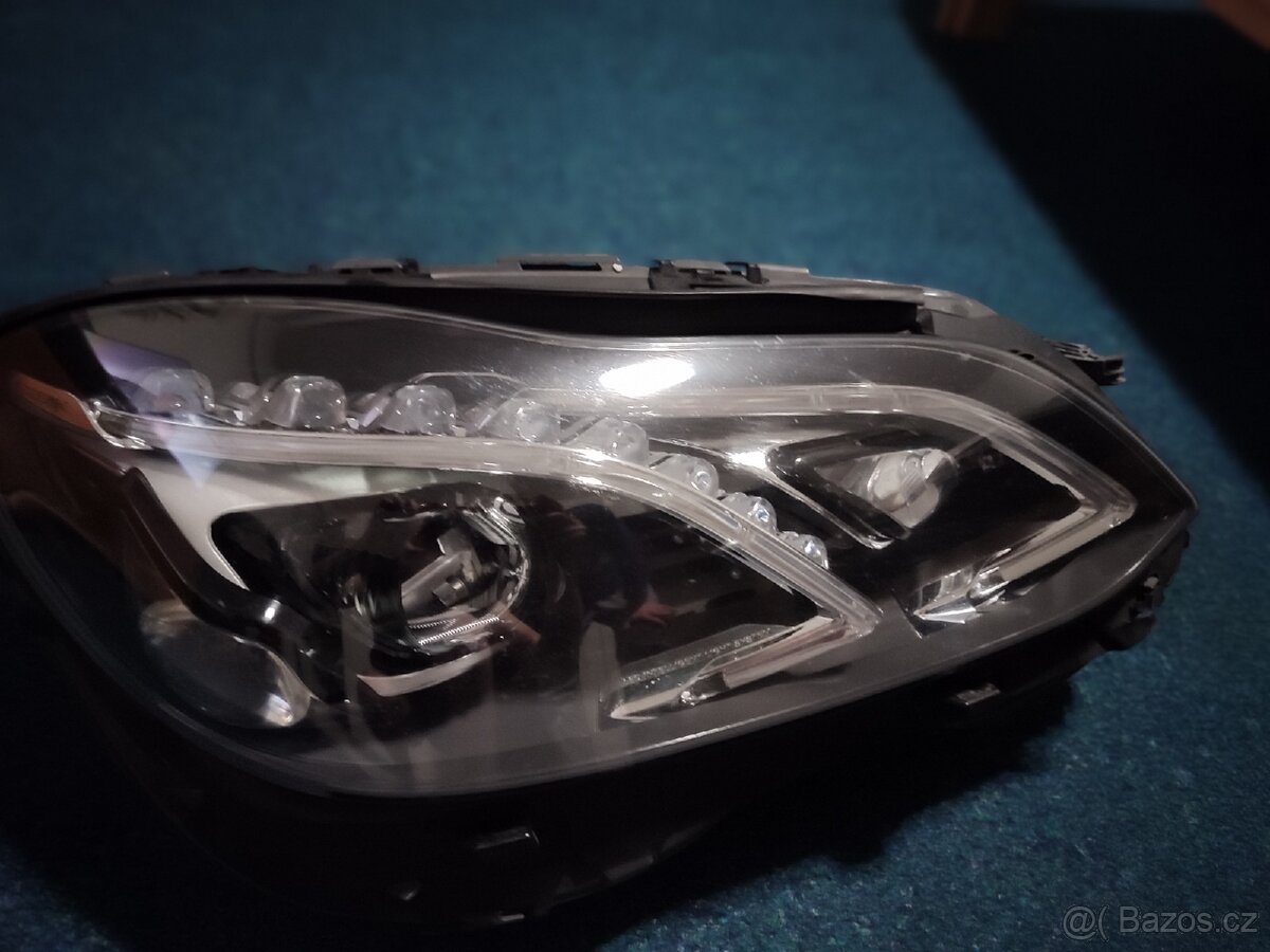 Originální právě přední Led světlo na Mercedes-Benz
