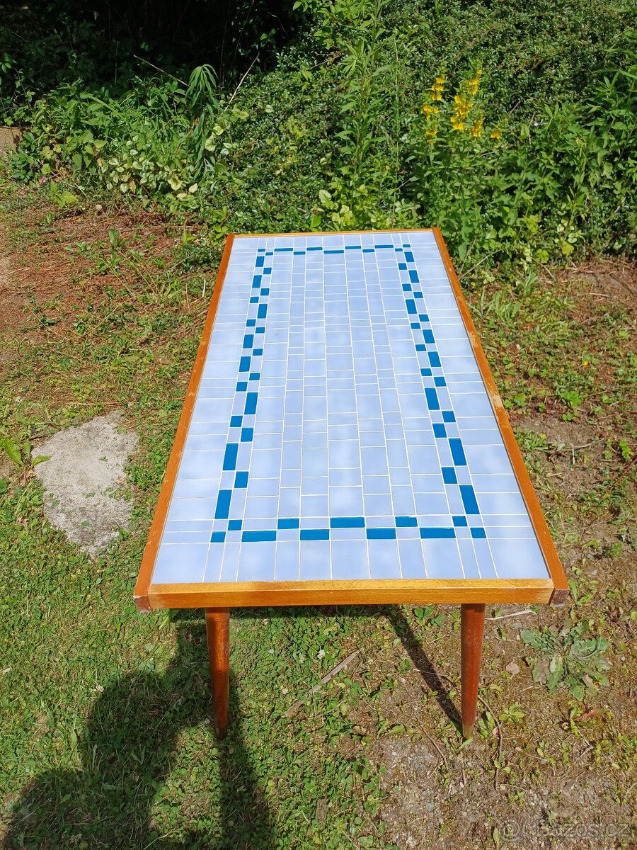 Konferenční stolek