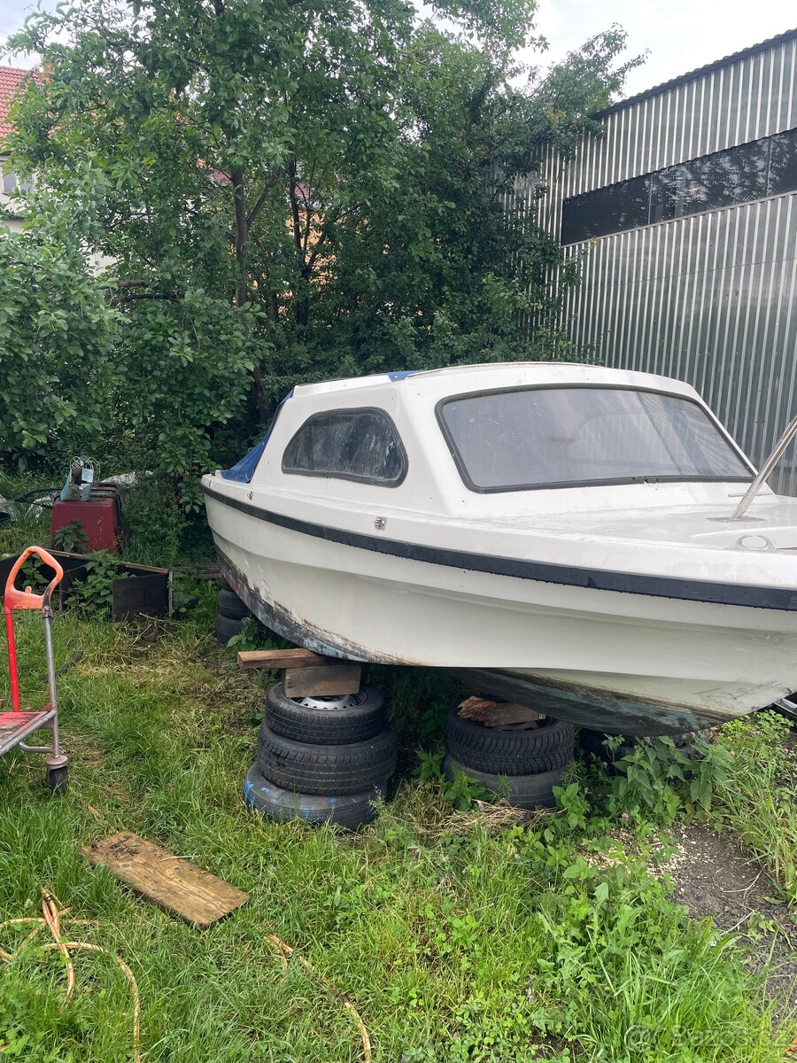 Schetland 536 rybářská loď,kajutova loď