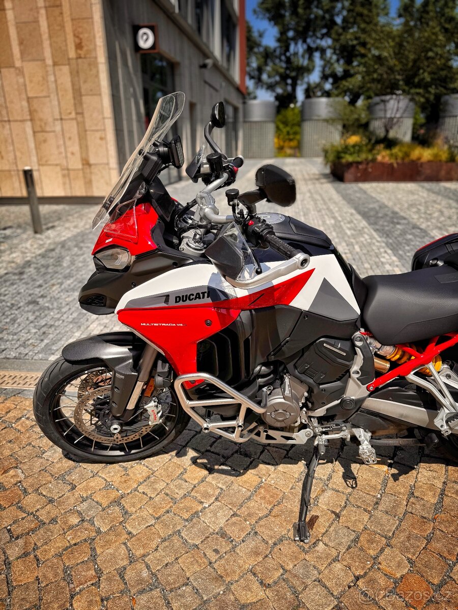 Multistrada V4S FULL SPORT - 1. maj. - doplňky 180tis.