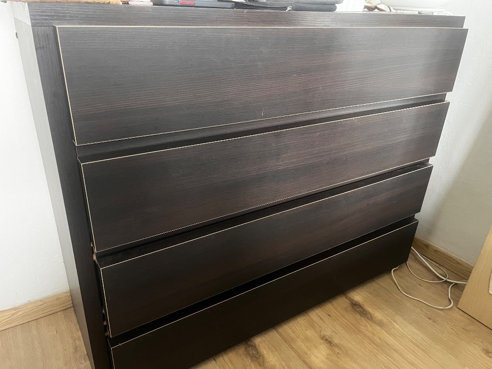 Prodám set - postel, šatní skříň, komoda