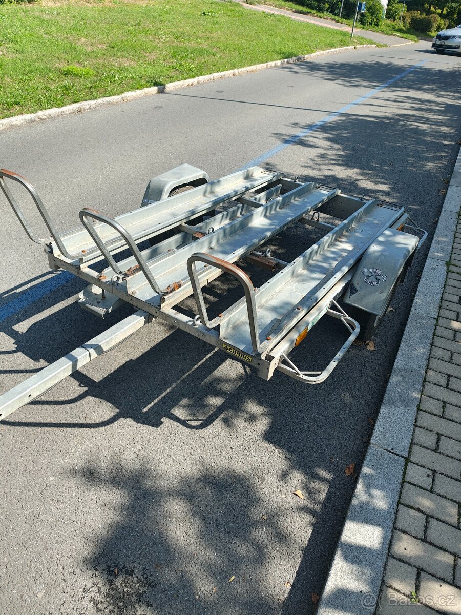 Přívěsný vozík na motorky