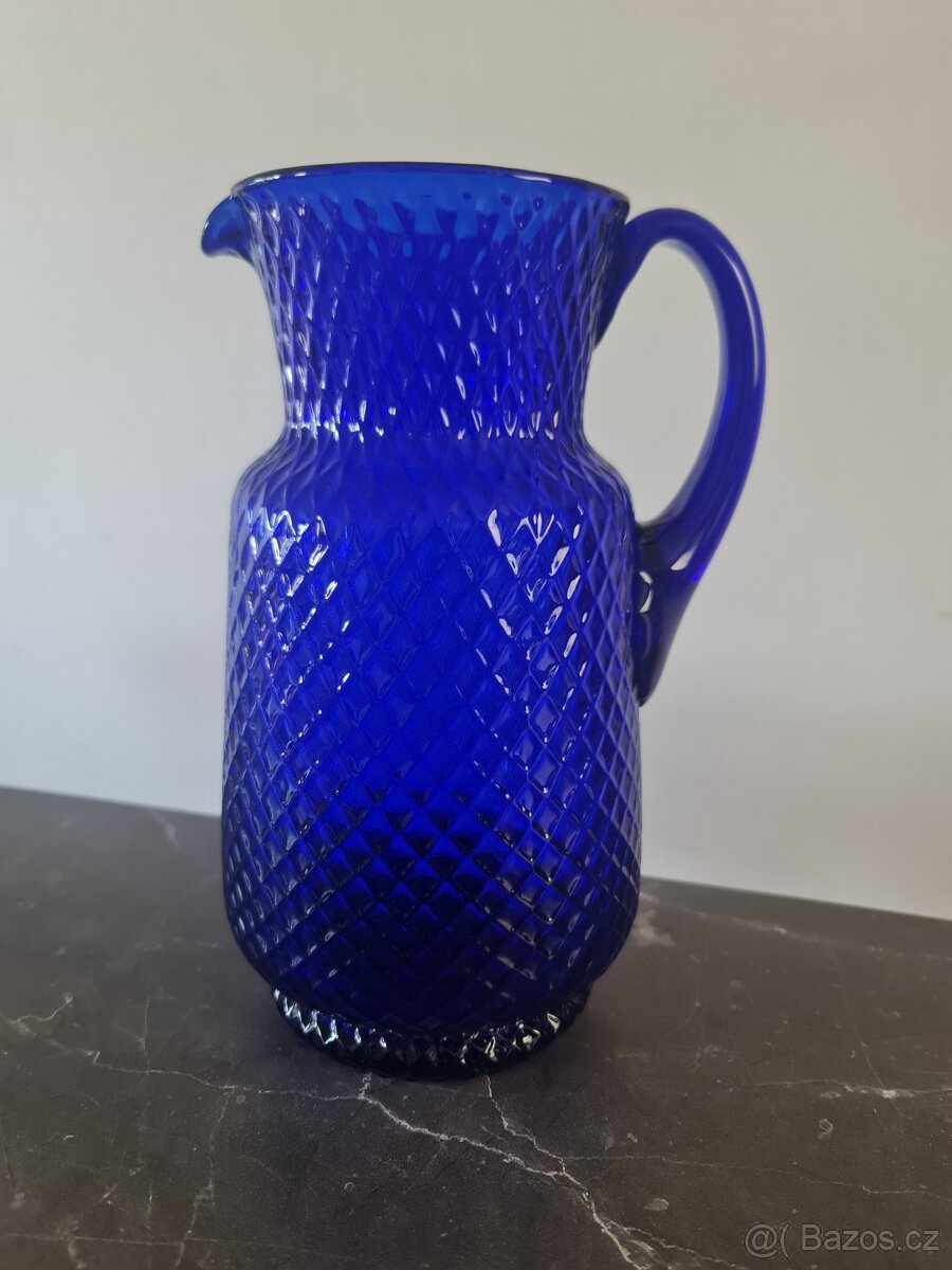 Starožitný skleněný džbán