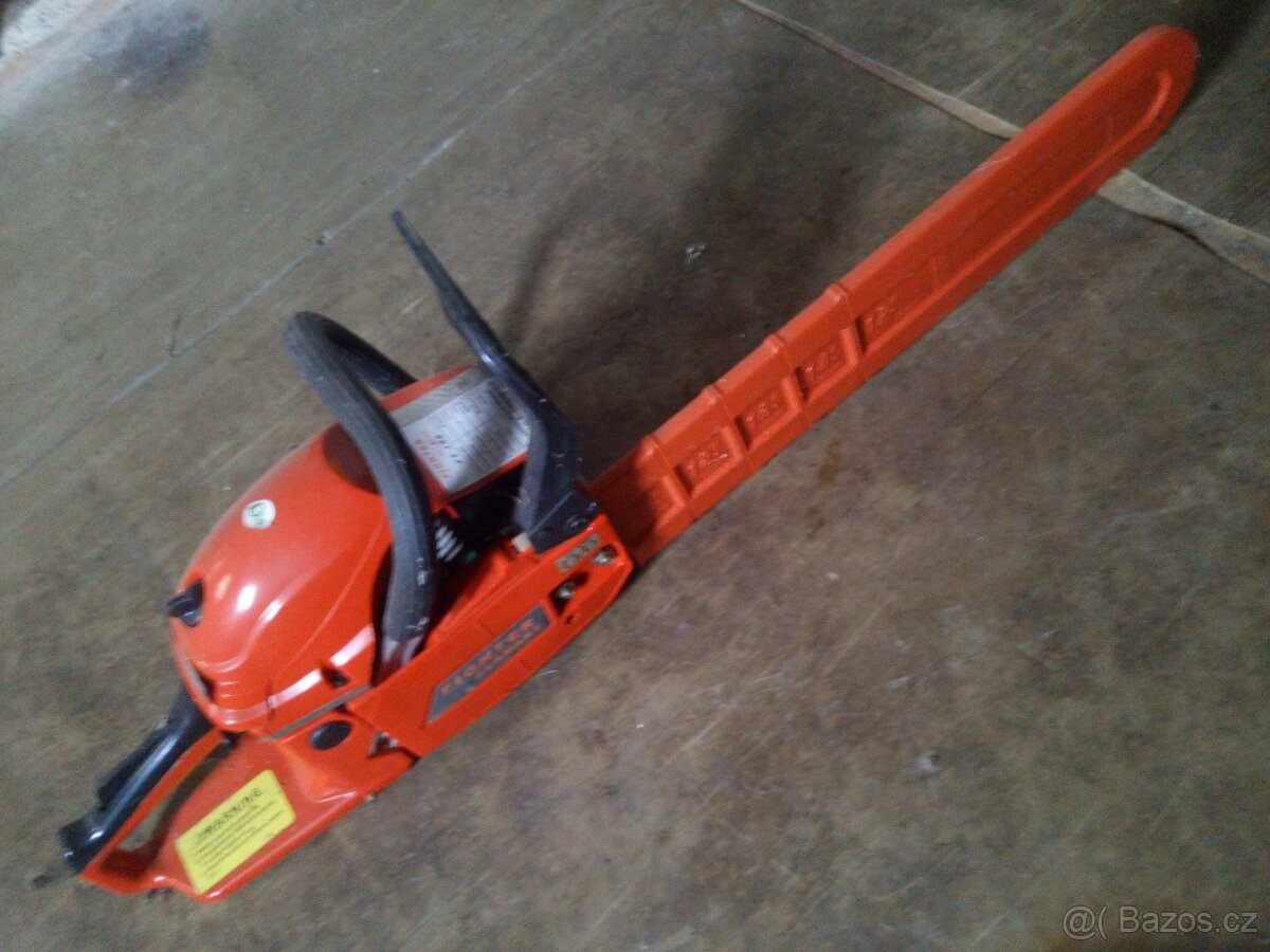 Motorová pila Čína s dlouhou lištou