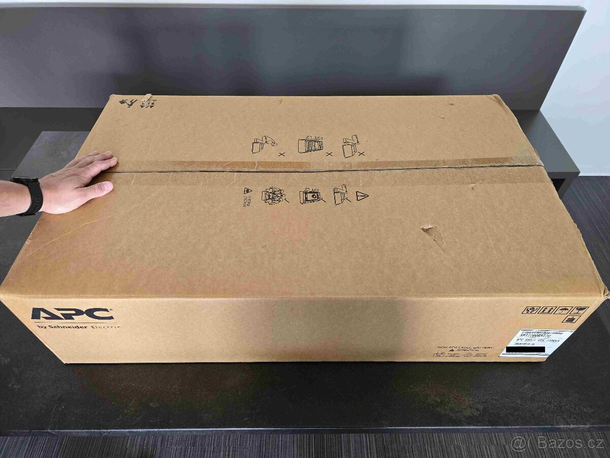 APC Smart-UPS 2200VA