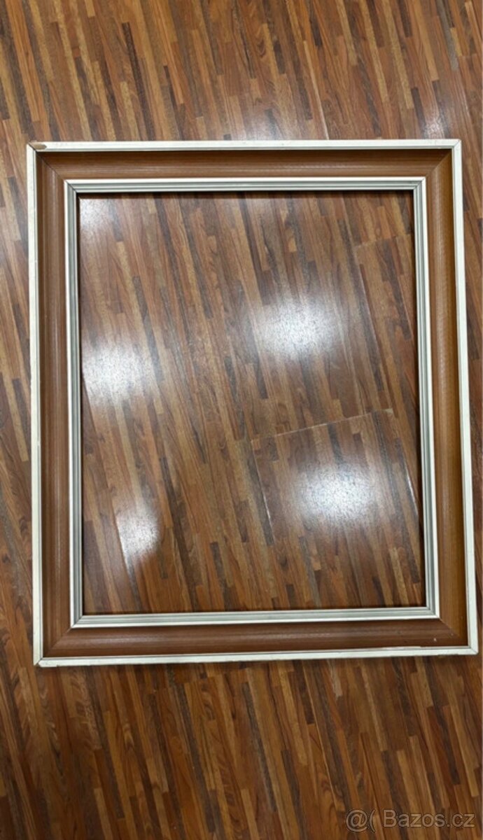 Dřevěný retro rám na obraz