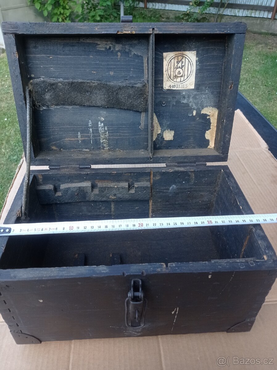 Stabilní motor, bedna na nářadí