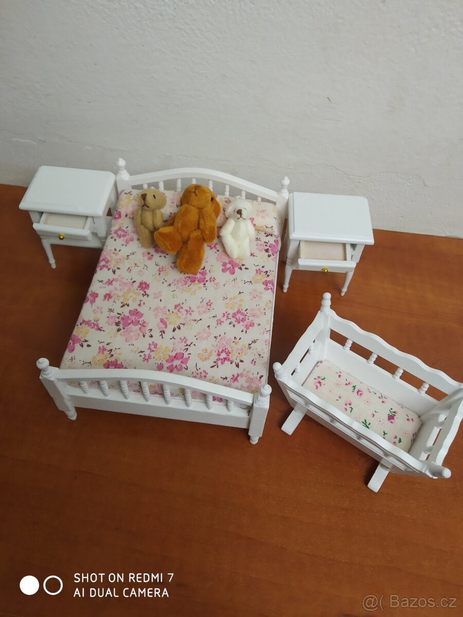 Nábytek pro panenky 1:12 postel kolébka stolek vše