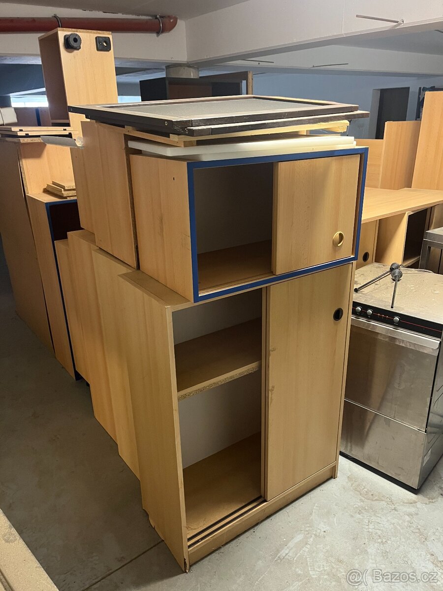 kancelářský nábytek