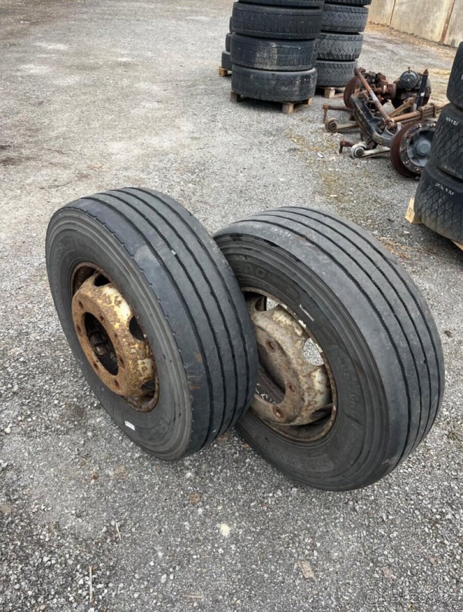 2ks pneumatika s diskem 265/70 R17.5