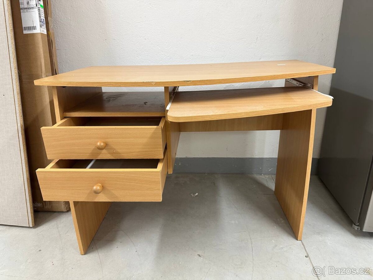 Psací stůl – dekor dřeva