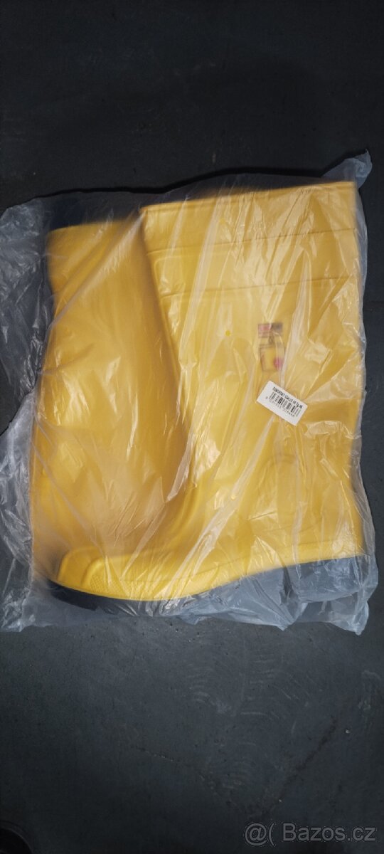 Prodám 2 páry holinek