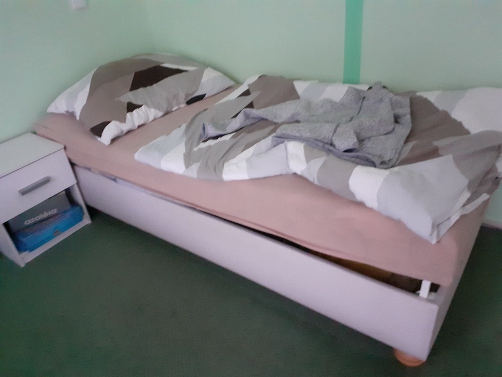 POSTEL POLOHOVATELNÁ, VYSOKÁ