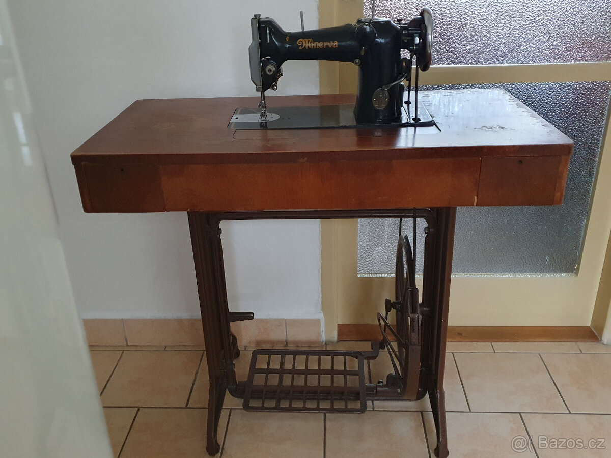 Šicí stroj Minerva MB 122