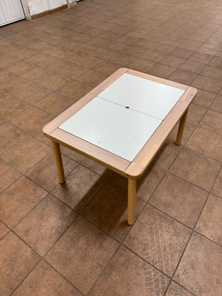 Ikea dětský stůl Flisat
