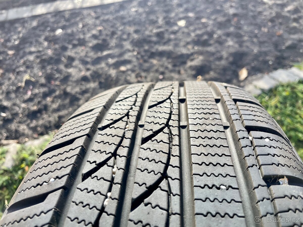 Zimní pneumatiky 205,55,R17.