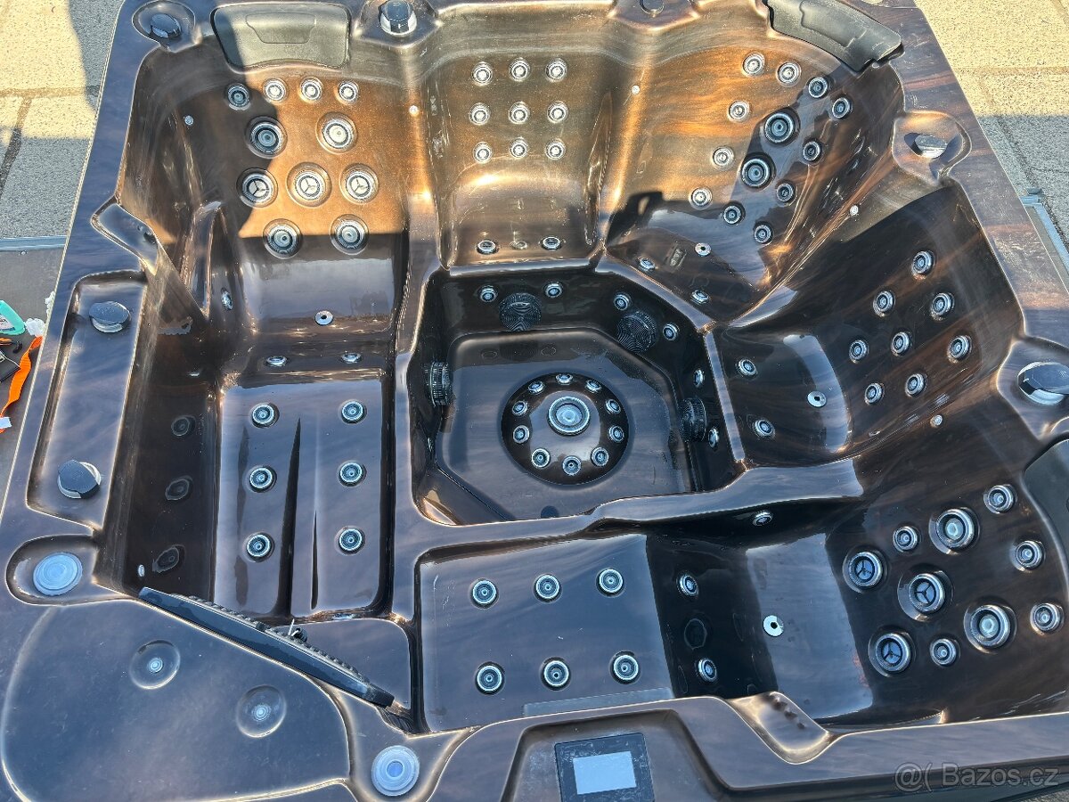 USA Vírivka 93 trysek, 2xlehatko, pro 5 osob,3xmasazni motor
